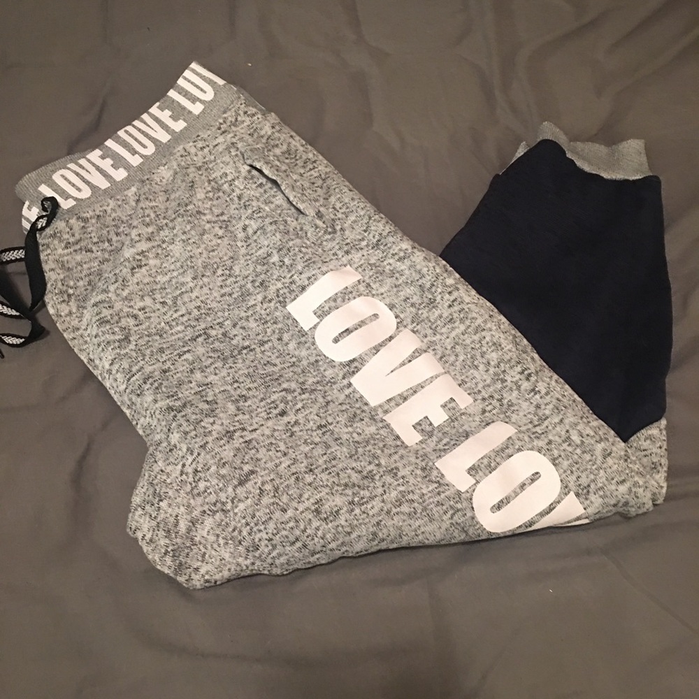 Sweat pants. Say love 3x